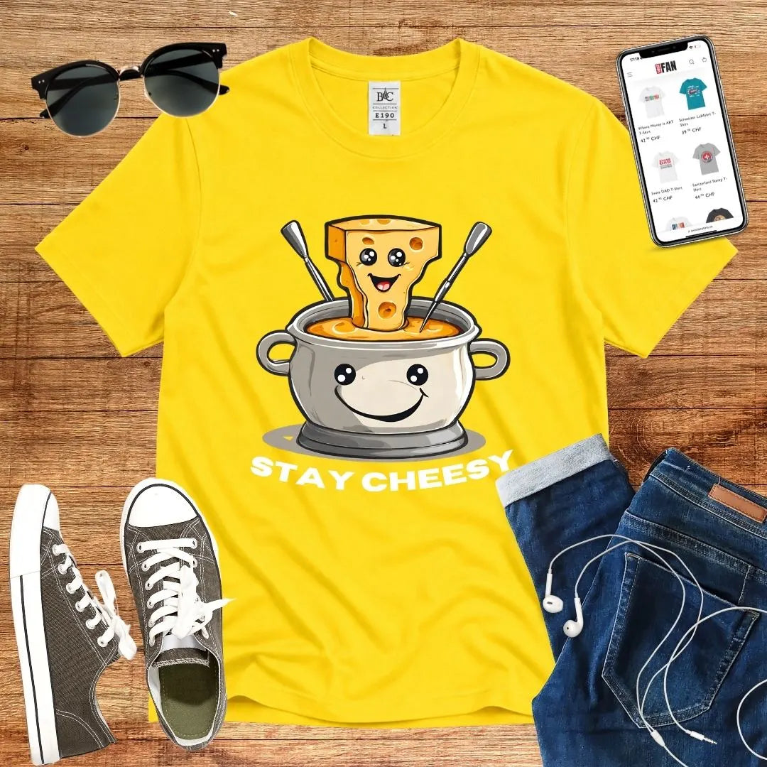 T-Shirt in Solar Yellow mit Fröhliches Fondue-Design mit lächelndem Topf und Schriftzug „STAY CHEESY“