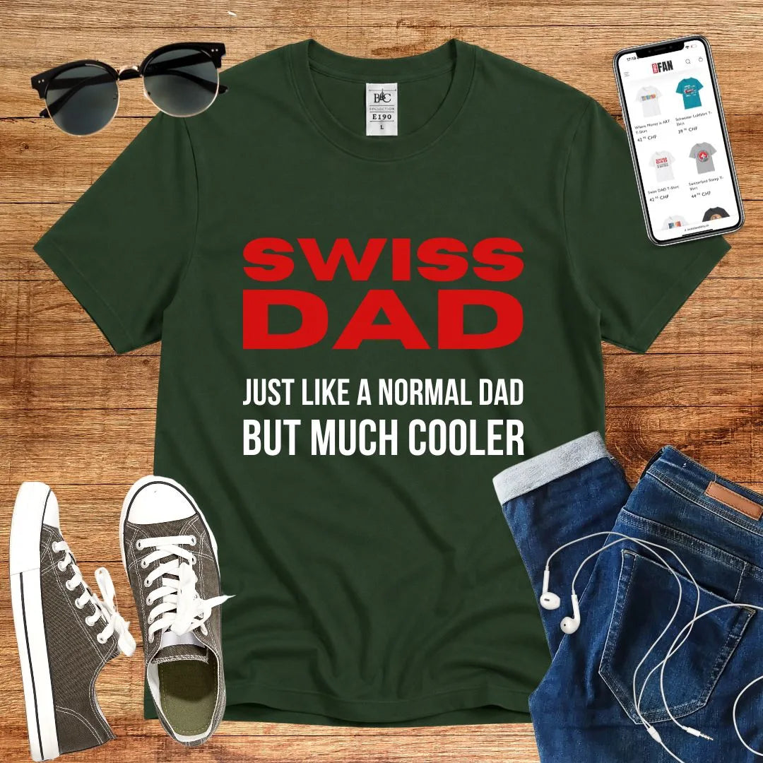 T-Shirt in Bottle Green mit Motiv mit rotem und schwarzem Text und Schriftzug SWISS DAD JUST LIKE A NORMAL DAD BUT MUCH…
