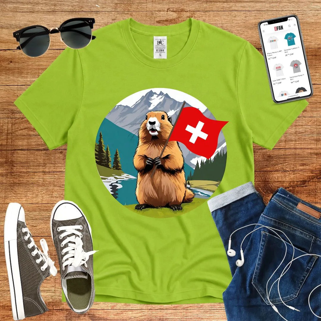 T-Shirt in Orchid Green mit Silhouettenartiges Murmeltier mit Schweizer Flagge vor Bergkulisse