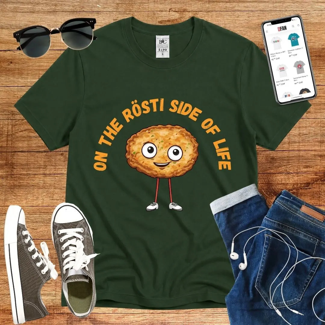 T-Shirt in Bottle Green mit Charmantes Rösti-Cartoon-Motiv mit Schriftzug „ON THE RÖSTI SIDE OF LIFE“