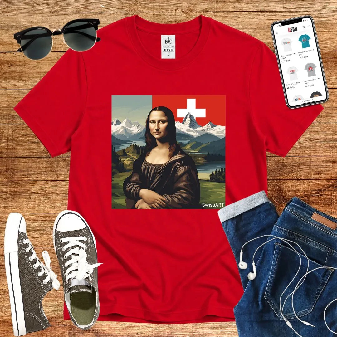 T-Shirt in Red mit Mona-Lisa-Druck vor Schweizer Berglandschaft mit Schriftzug „SwissART“