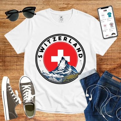 T-Shirt in White mit Rundes Design mit Matterhorn und Schweizer Kreuz mit Schriftzug „SWITZERLAND“