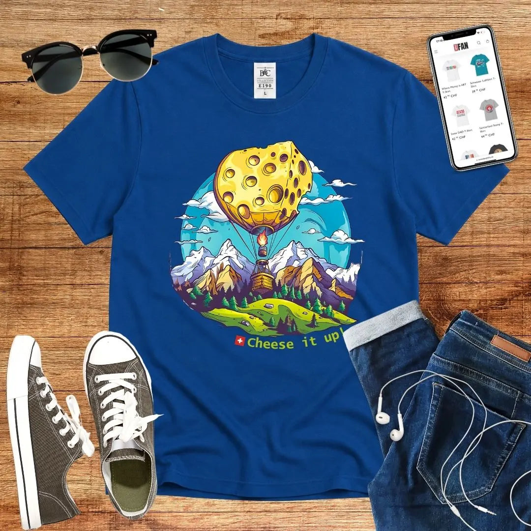 T-Shirt in Royal Blue mit Buntes Berg- und Heißluftballon-Design mit Schriftzug „Cheese it up“