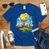 T-Shirt in Royal Blue mit Buntes Berg- und Heißluftballon-Design mit Schriftzug „Cheese it up“