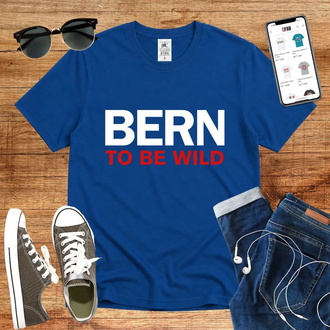 T-Shirt in Royal Blue mit Klassisches Design mit schwarzem und rotem Schriftzug „BERN TO BE WILD“