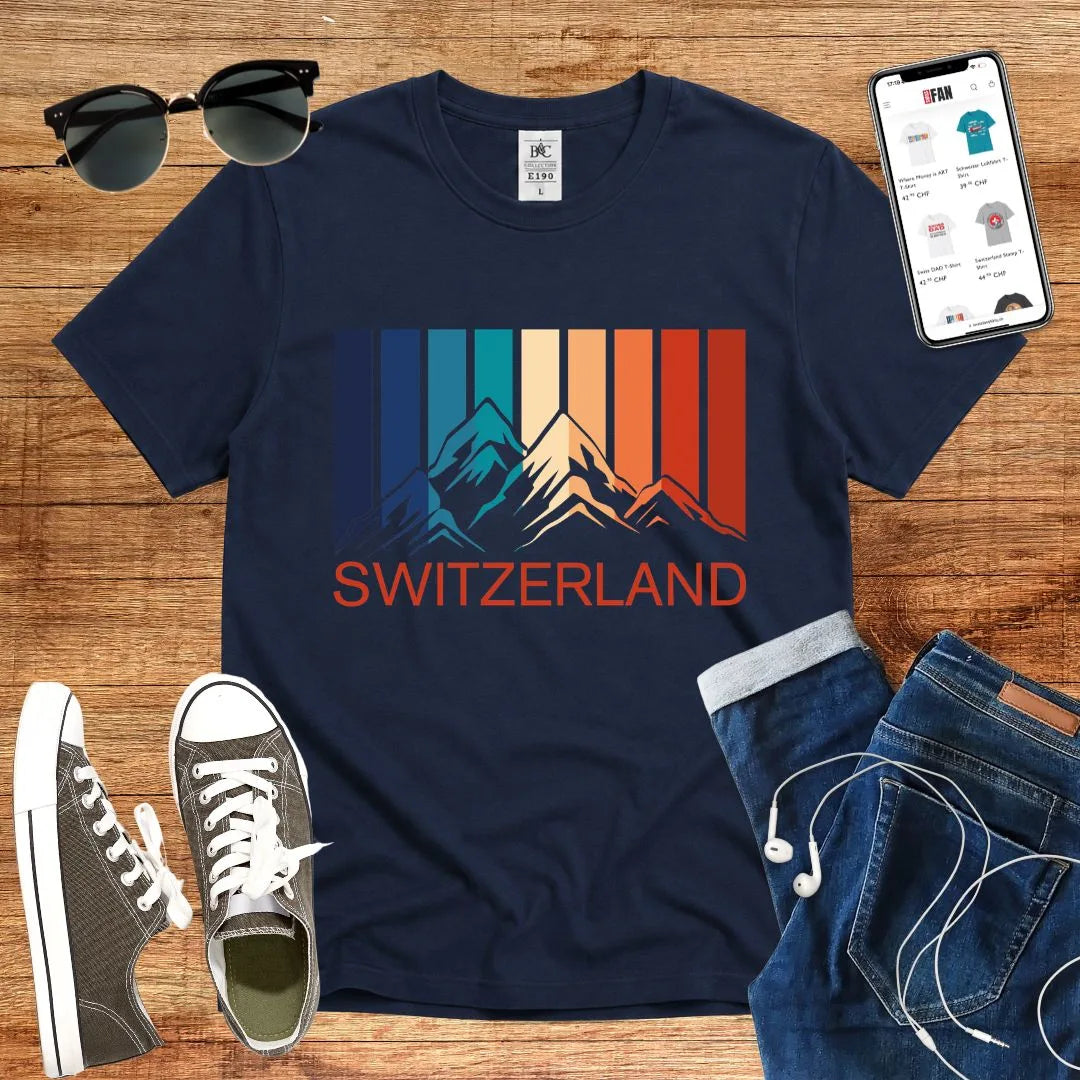 T-Shirt in Navy mit Buntes Bergdesign mit vertikalen Streifen und Schriftzug „SWITZERLAND“