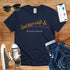 T-Shirt in Navy mit Zuckersüß & zartschmelzend mit Schriftzug Zuckersüß & Zartschmelzend Schweizer Schokolade