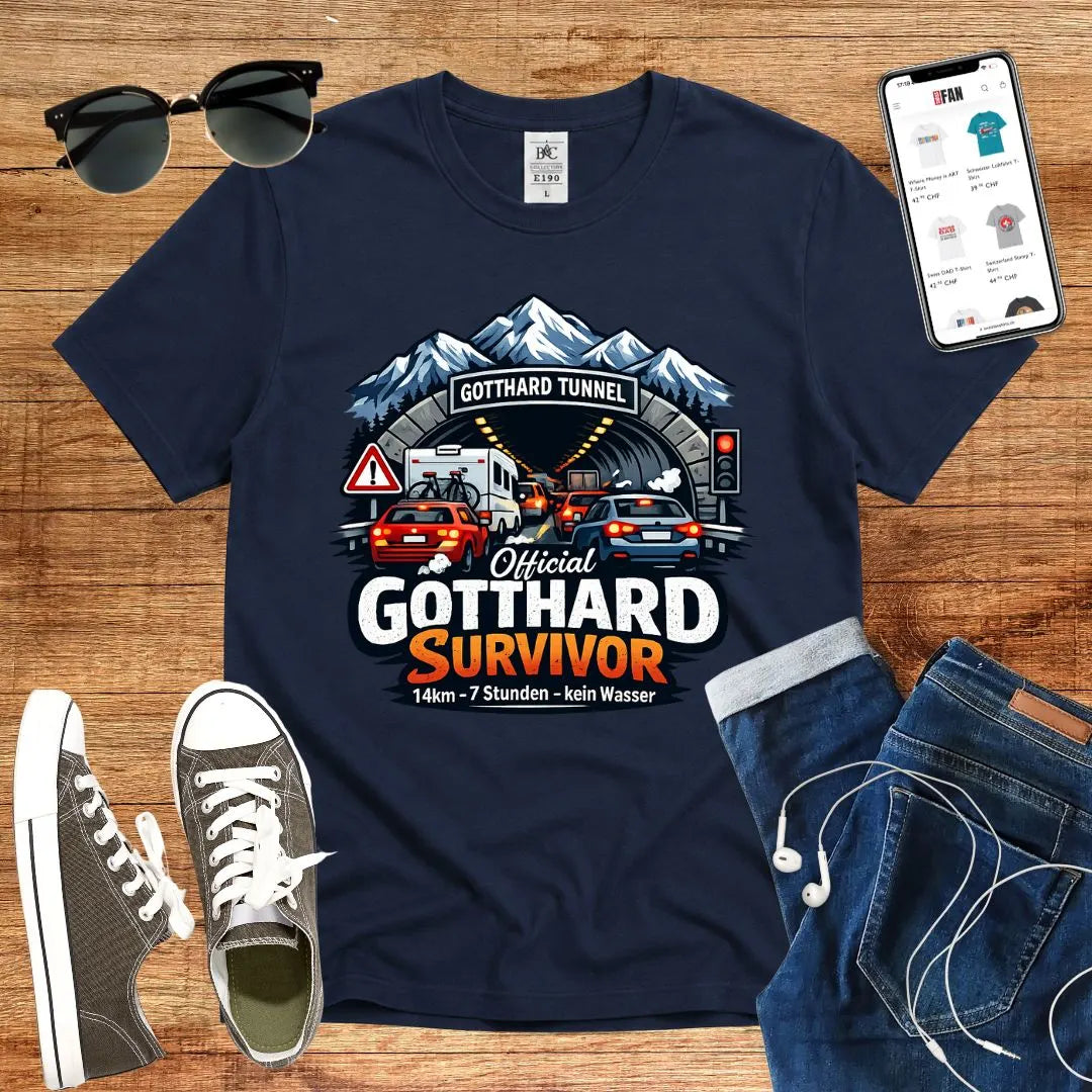 T-Shirt in Navi mit Illustration von Gotthard-Tunnel mit Autos und Bergen, Schriftzug „Official Gotthard Survivor“