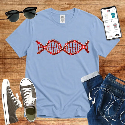 T-Shirt in Sky Blue mit DNA-Motiv mit roten Kugeln und weißen Kreuzen