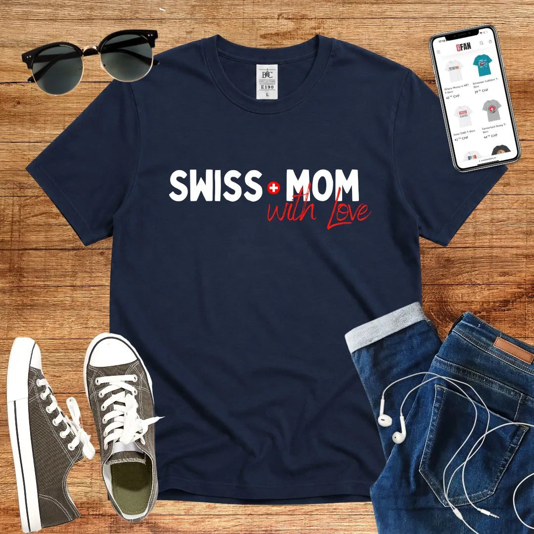 T-Shirt in Navy mit Schriftzug „in Rot“ und Rosa mit Schriftzug „SWISS MOM with LOVE“