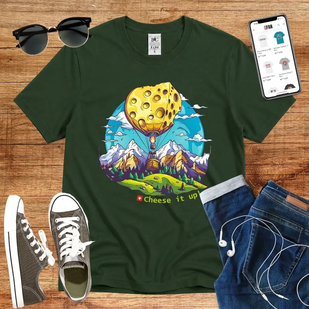 T-Shirt in Bottle Green mit Buntes Berg- und Heißluftballon-Design mit Schriftzug „Cheese it up“