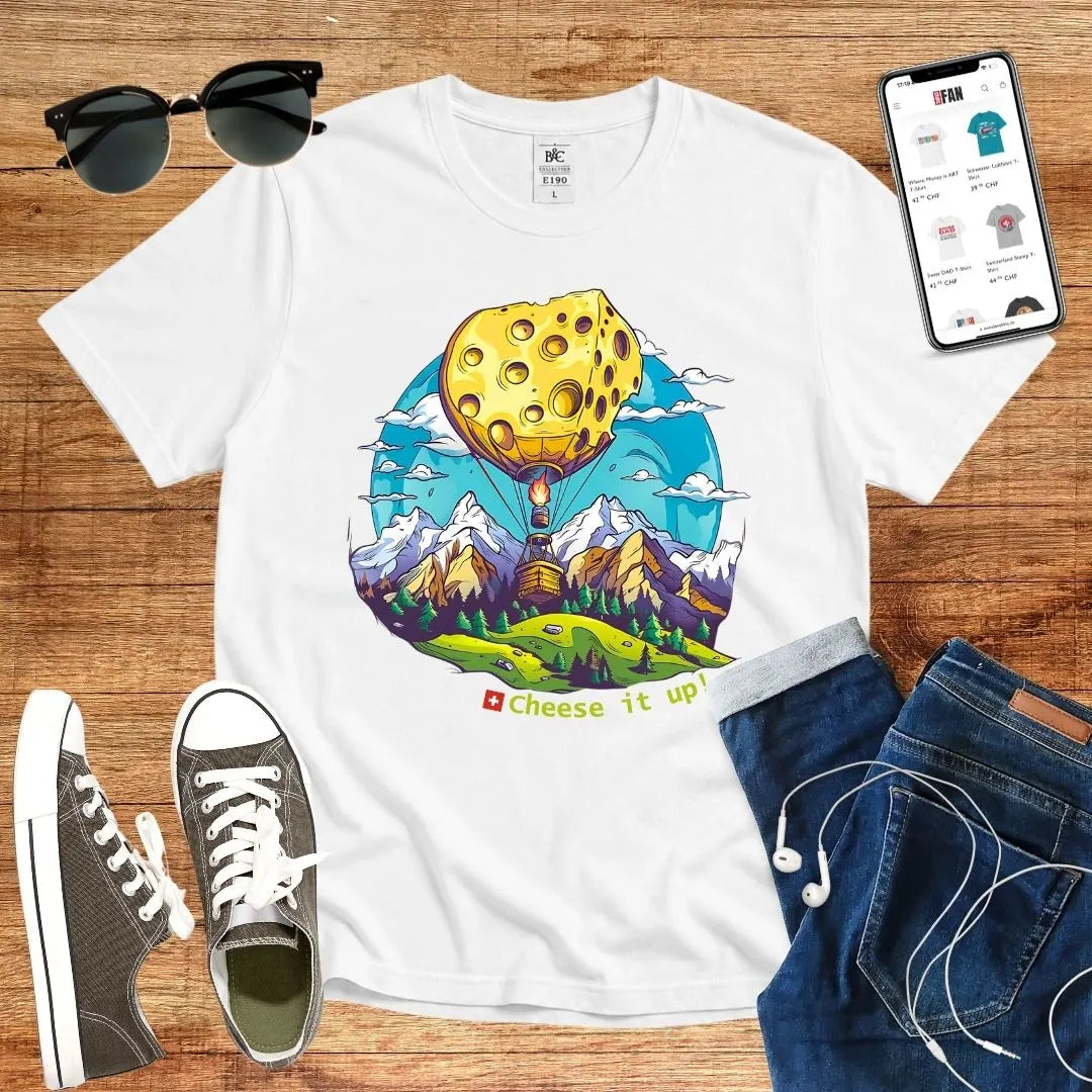 T-Shirt in White mit Buntes Berg- und Heißluftballon-Design mit Schriftzug „Cheese it up“