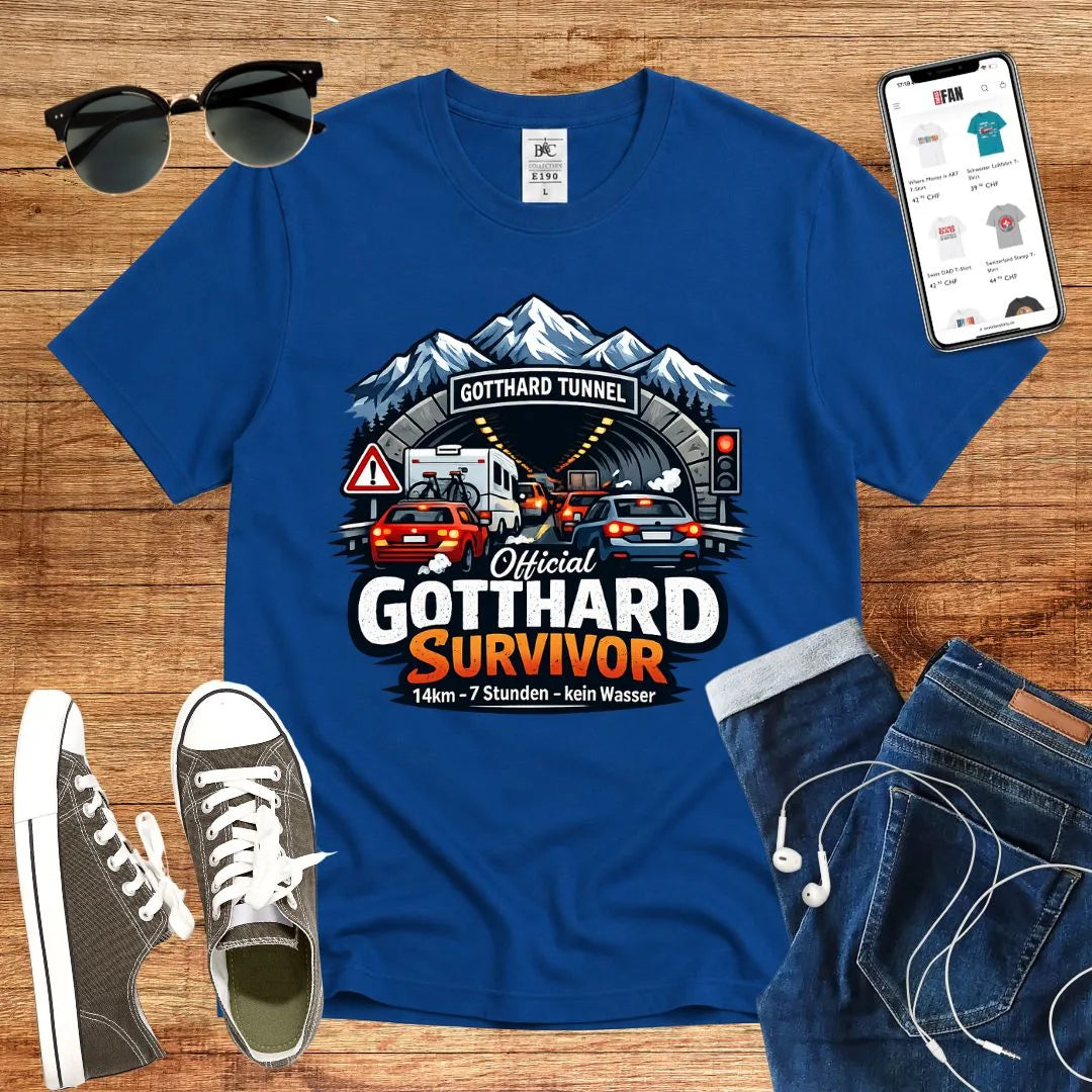 T-Shirt in Royal Blue mit Illustration von Gotthard-Tunnel mit Autos und Bergen, Schriftzug „Official Gotthard Survivor“