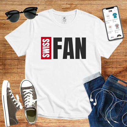 T-Shirt in White mit Kontrastreiches Design in Schwarz und Rot mit Schriftzug „SWISS FAN“