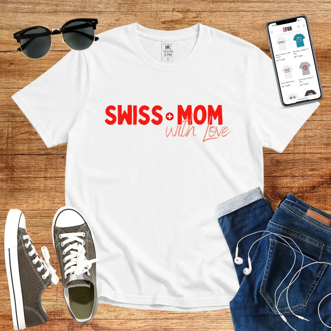 T-Shirt in White mit Schriftzug „in Rot“ und Rosa mit Schriftzug „SWISS MOM with LOVE“