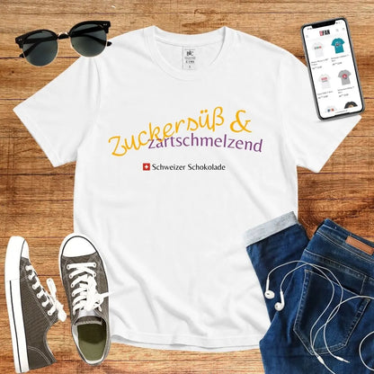 T-Shirt in White mit Zuckersüß &amp; zartschmelzend mit Schriftzug Zuckersüß &amp; Zartschmelzend Schweizer Schokolade