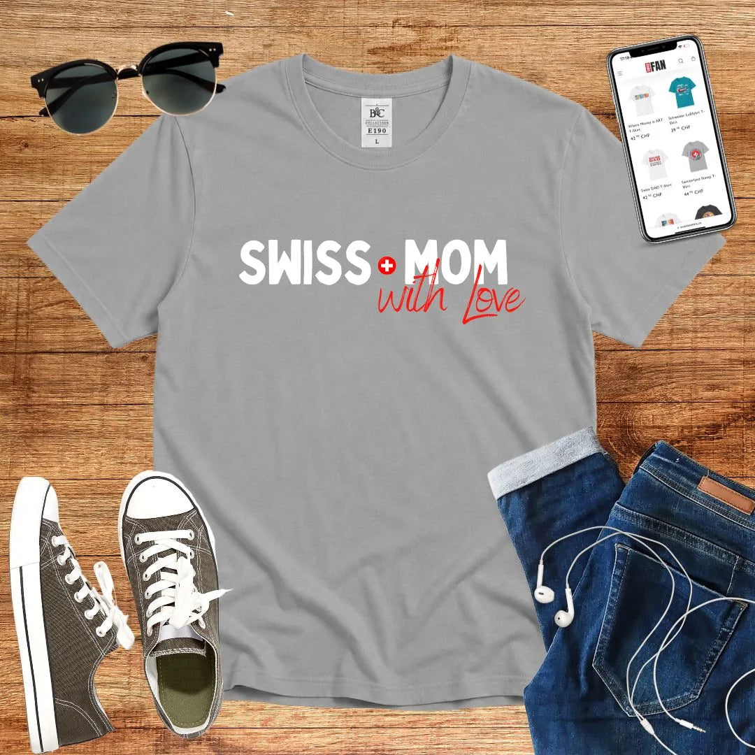 T-Shirt in Sport Grey mit Schriftzug „in Rot“ und Rosa mit Schriftzug „SWISS MOM with LOVE“
