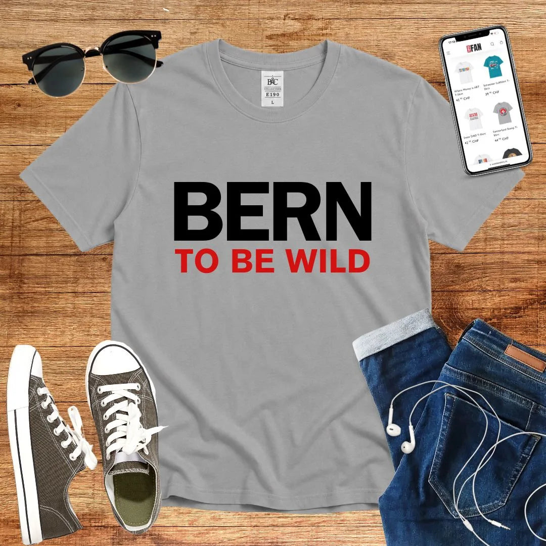 T-Shirt in Sport Grey mit Klassisches Design mit schwarzem und rotem Schriftzug „BERN TO BE WILD“