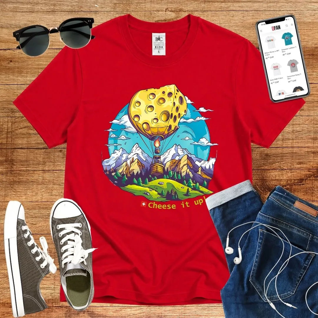 T-Shirt in Red mit Buntes Berg- und Heißluftballon-Design mit Schriftzug „Cheese it up“