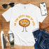 T-Shirt in White mit Charmantes Rösti-Cartoon-Motiv mit Schriftzug „ON THE RÖSTI SIDE OF LIFE“