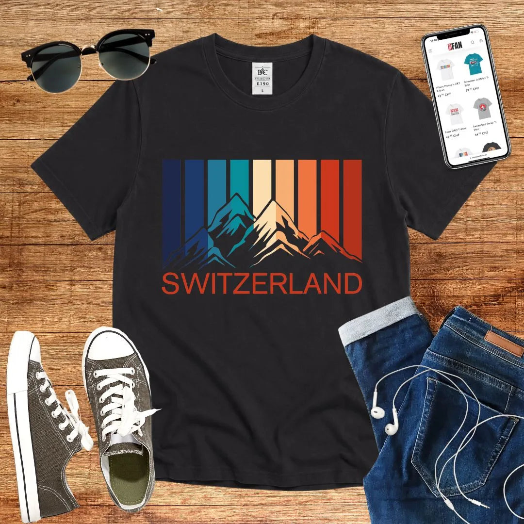 T-Shirt in Black mit Buntes Bergdesign mit vertikalen Streifen und Schriftzug „SWITZERLAND“