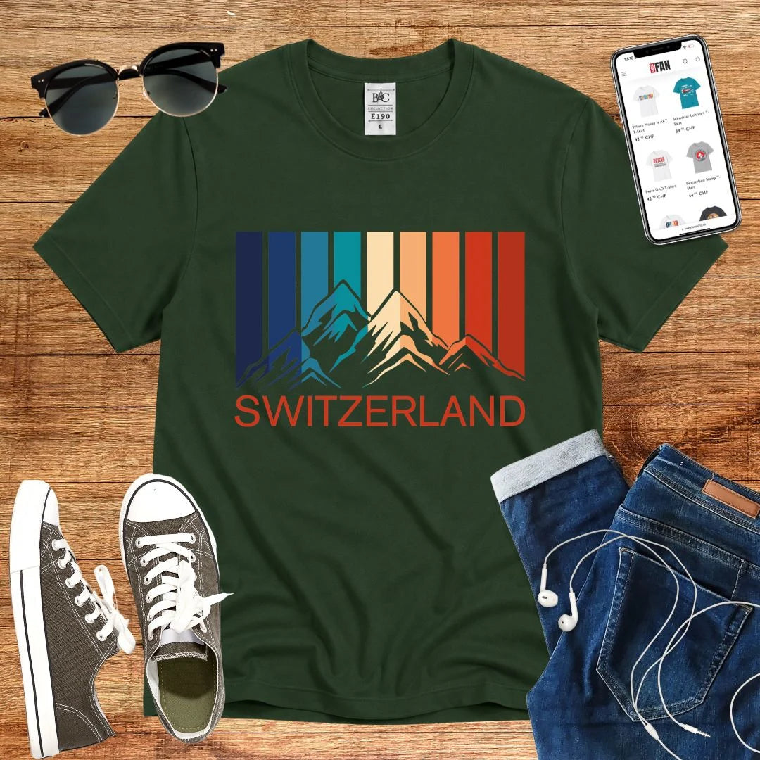 T-Shirt in Bottle Green mit Buntes Bergdesign mit vertikalen Streifen und Schriftzug „SWITZERLAND“